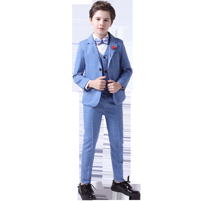Veste bleue, gilet, pantalon, nœud papillon