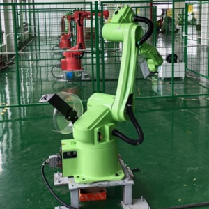 Brazo robótico de 6 ejes para máquina de grabado de carpintería CNC de apilamiento, carga y pulverización de torno