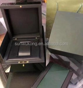 豪华男士手表储物盒高端可定制木箱，配有其他品牌天鹅绒皮革制成的Poedagar表带 - Product Image 1