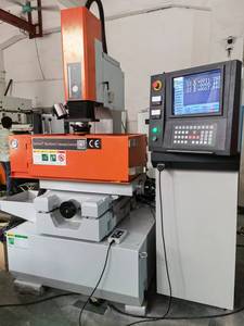 Armadio ad alta velocità macchina per il taglio del filo CNC DK7735 EDM macchina viaggio chiave edm - Product Image 6
