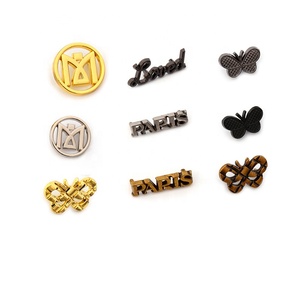 カスタマイズされた彫刻金属エンボスレターブランドロゴメッキ金属ラベルカスタム最新金属ロゴハンドバッグ用 - Product Image 1