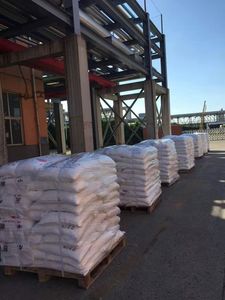 Serpihan putih kelas industri kalium hidroksida 99% Formula molekuler KOH digunakan untuk pembuatan kertas - Product Image 5