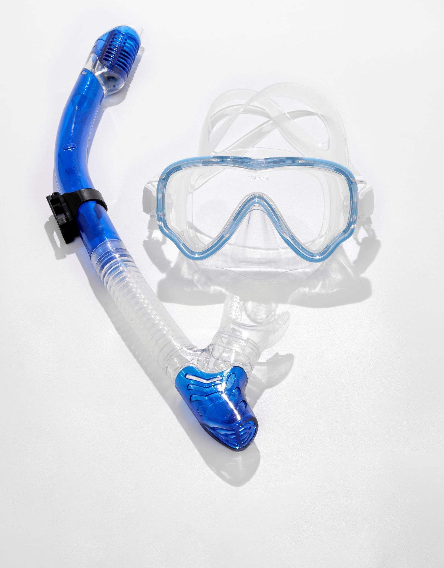 สีฟ้าโปร่งแสง