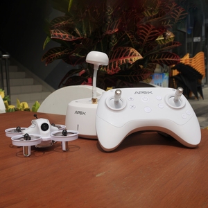 โดรนแข่งขัน FPV ขนาดเล็ก2.4G โดรนสำหรับผู้เริ่มต้น, รีโมทคอนโทรลขนาดเล็กคอปเตอร์สี่ใบพัดปรับความสูงได้ตามโหมดไร้หัวเพื่อความสนุกสนาน - Product Image 4