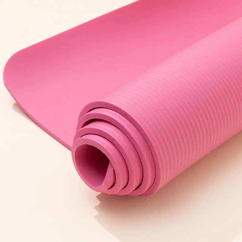 YIWU Großhandel benutzer definierte Farbe hochwertige Damen Aerobic Training spezielle Gummi Yoga Matte Matten