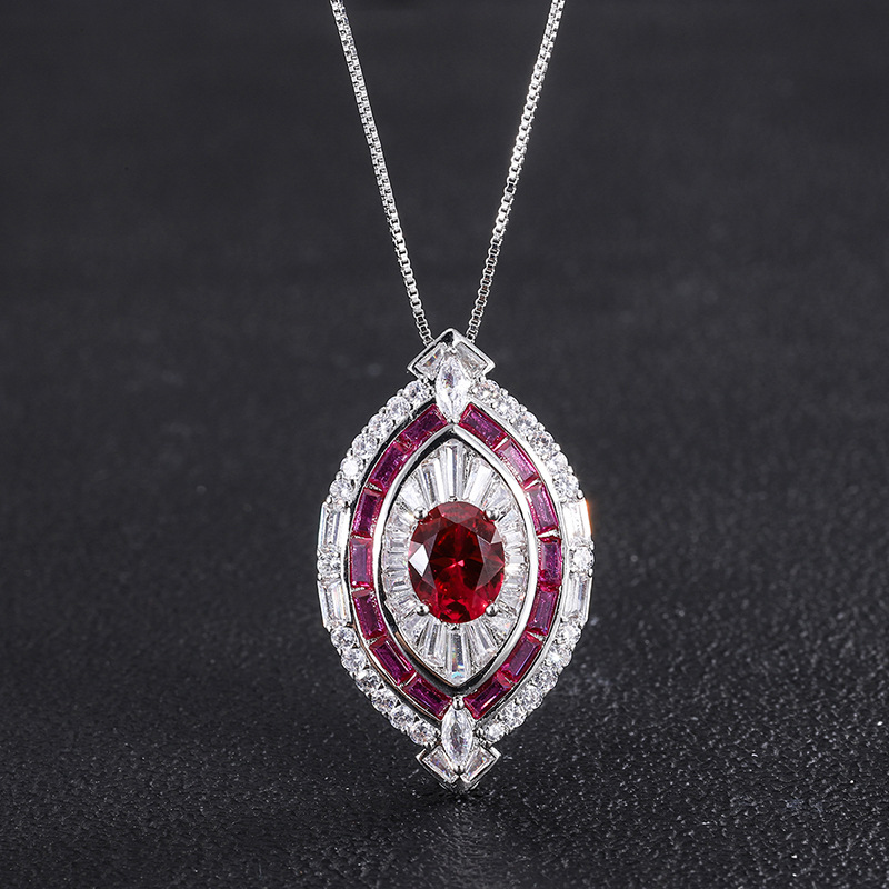 Pendentif corindon rouge avec chaîne