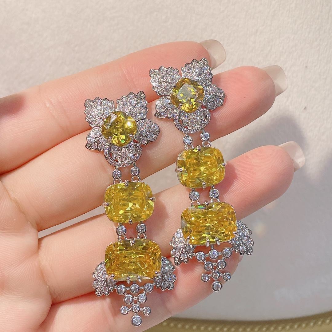 สีเหลือง