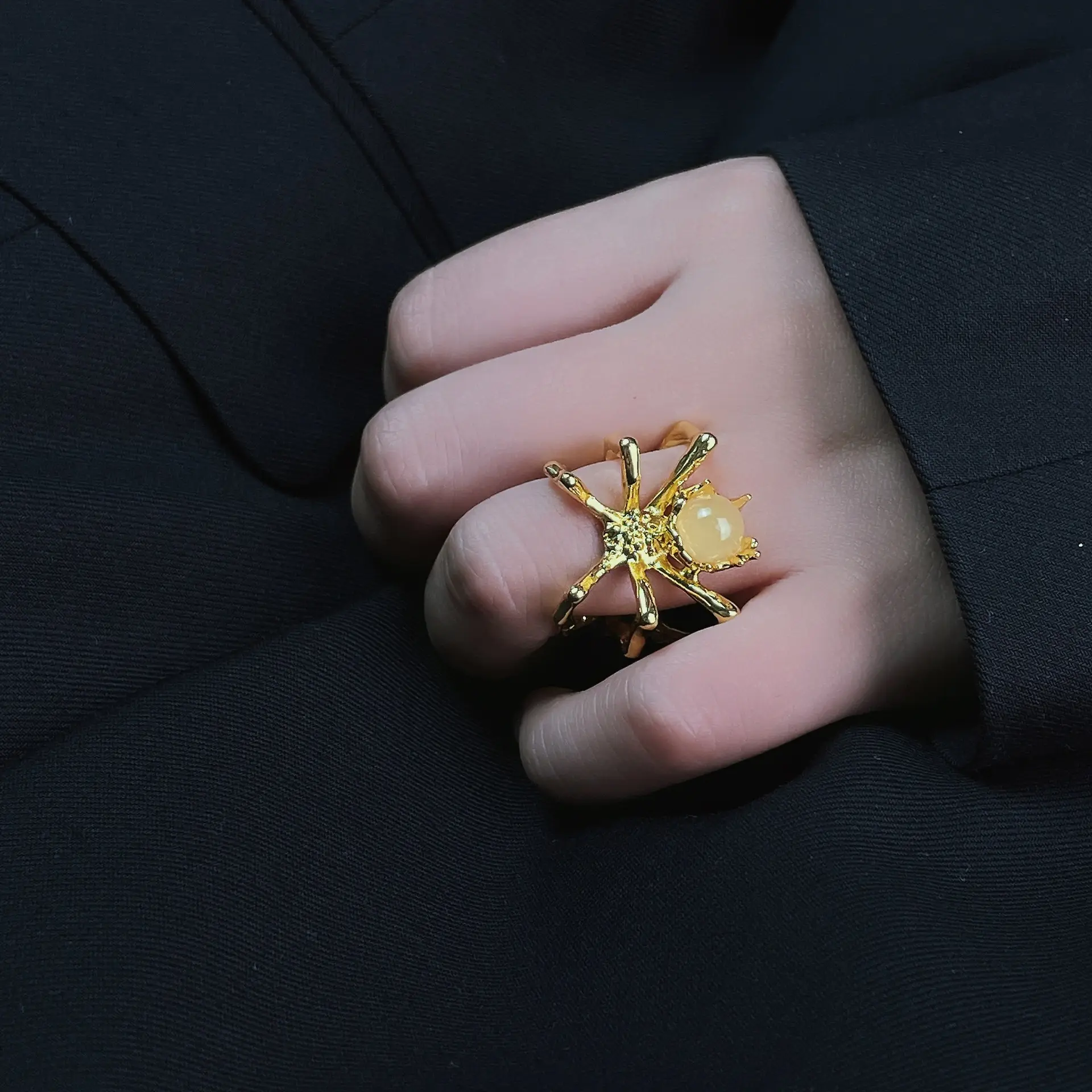 Araña gótica de Hip Hop con anillo de piedra de cristal Natural, anillo abierto de araña de piedra lunar exagerada Punk para joyería de fiesta de Halloween