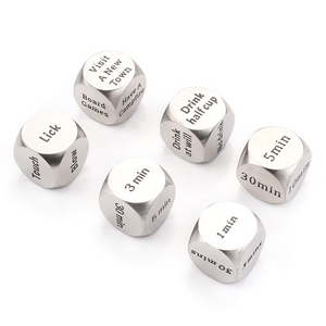 Özel D & D 16mm paslanmaz çelik zar seti küp şekli ile kazınmış mektup ve desen oyun özellikleri için özel Logo - Product Image 1