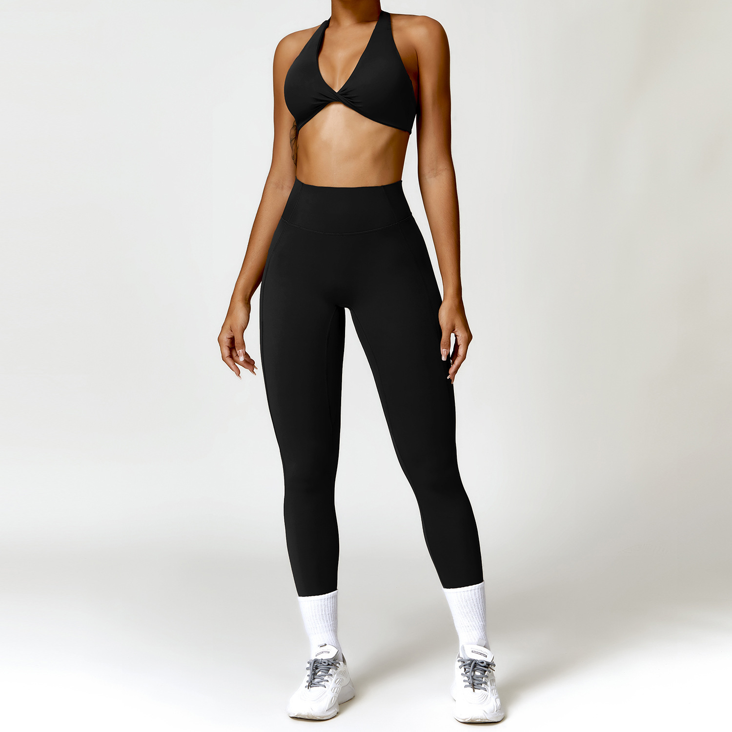 Reggiseno e leggings neri