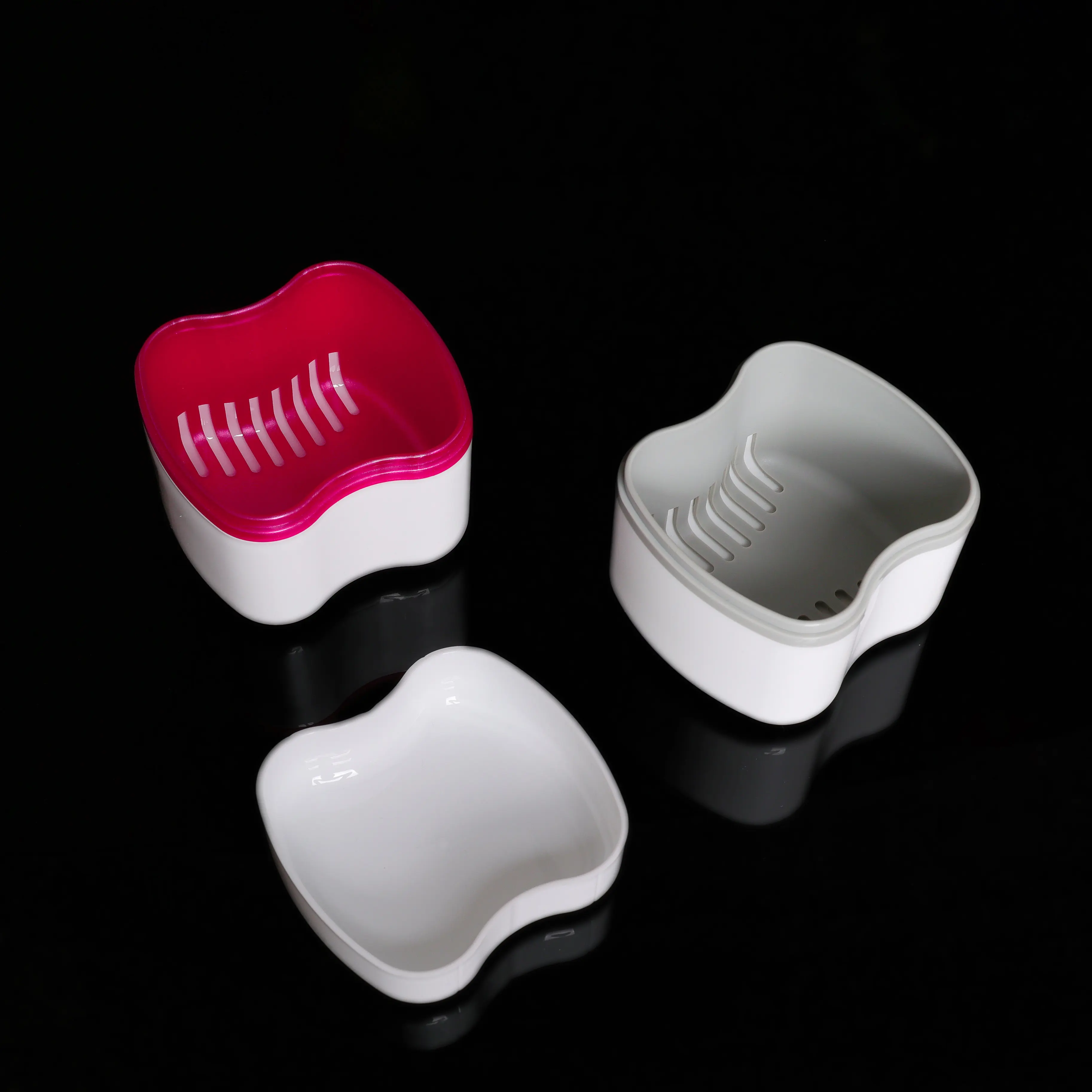 Kotak penyimpan gigi tiruan, kotak perata gigi, wadah penyimpanan gigi, wadah pelindung mulut dan gigi dengan Logo