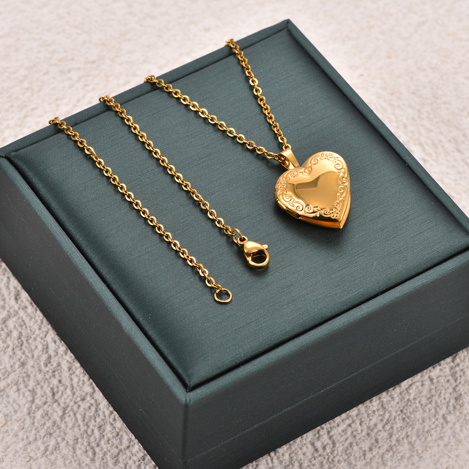 1 collier en or