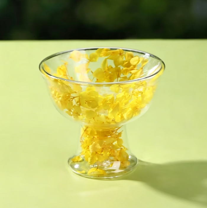 Coupe de glace à pétales jaunes