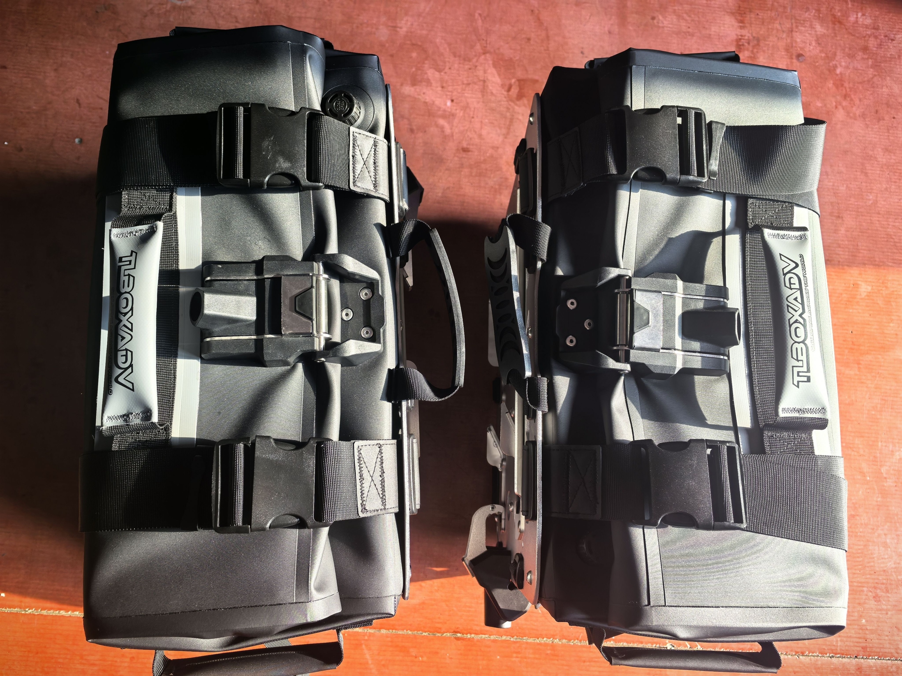 Hard-core soft armor waterproof side bag (35l/30l)