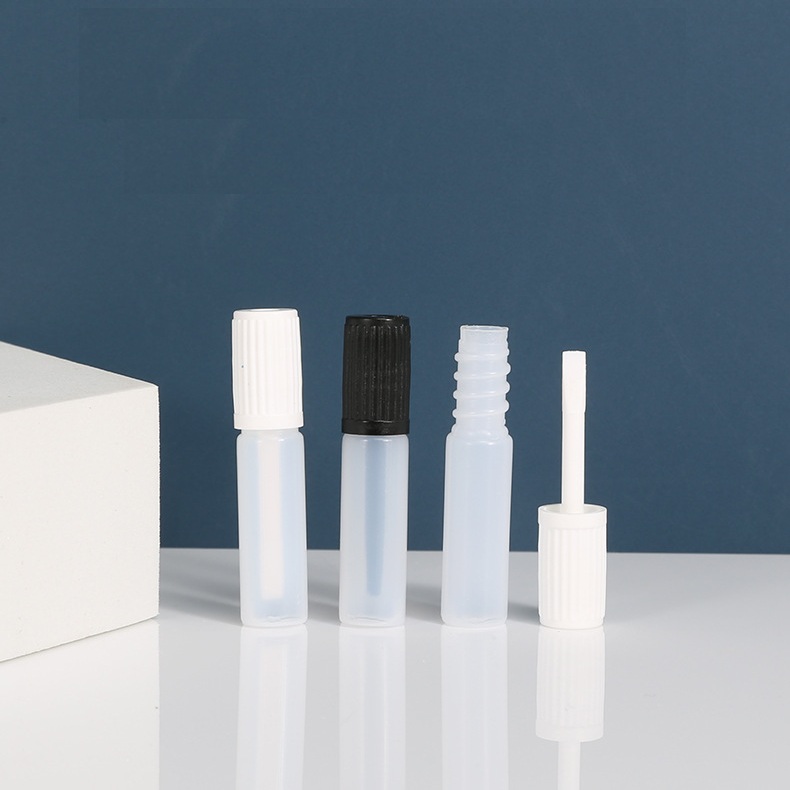 Bouchon blanc avec bouteille semi-transparente