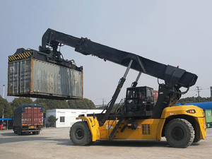 LIUGONG 45Ton Reach <strong>Stacker</strong> CLG2045 <strong>Container</strong> <strong>Stacker</strong> for Port Use - Product Image 4