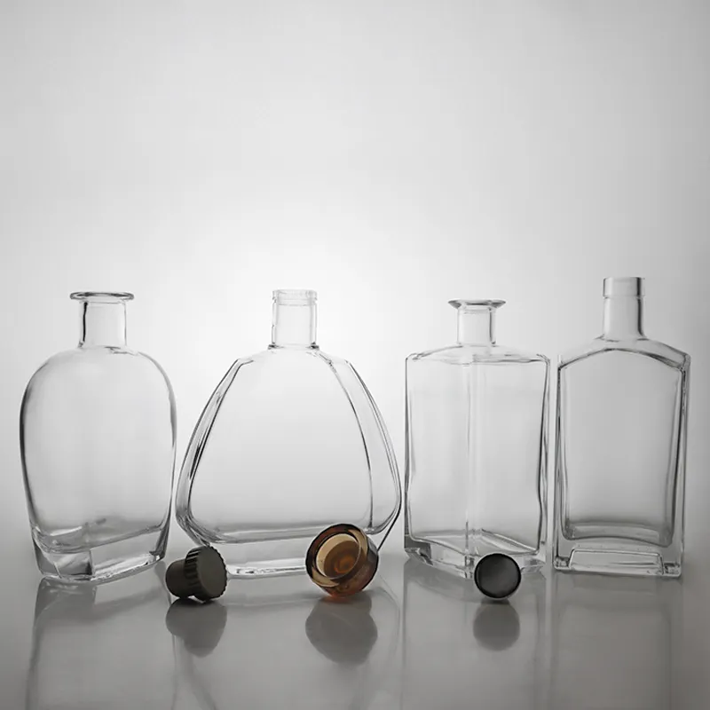 Garrafa de licor de vidro personalizada por atacado para uísque, tequila e brandy com tampa de cortiça
