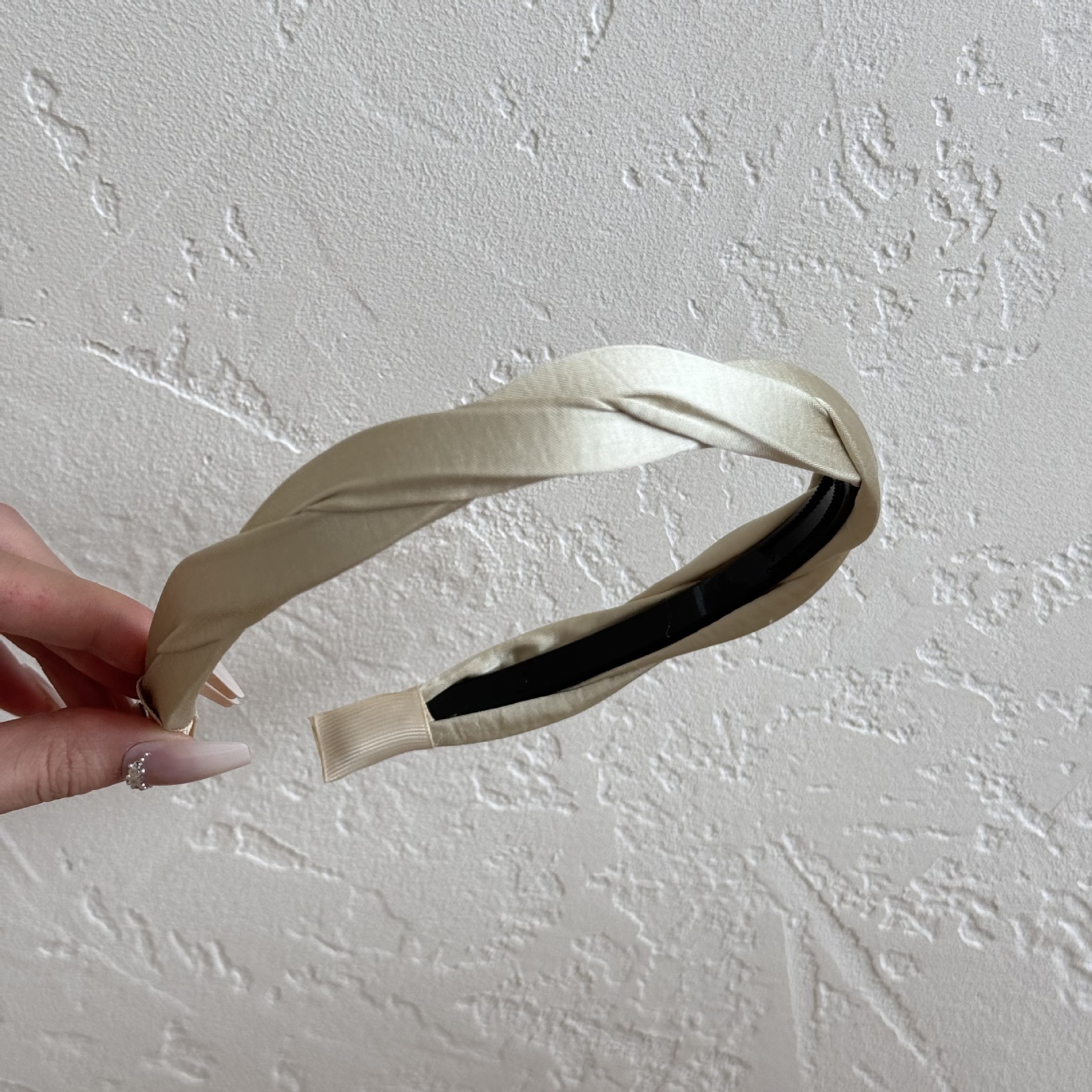 สีเหลืองอ่อน