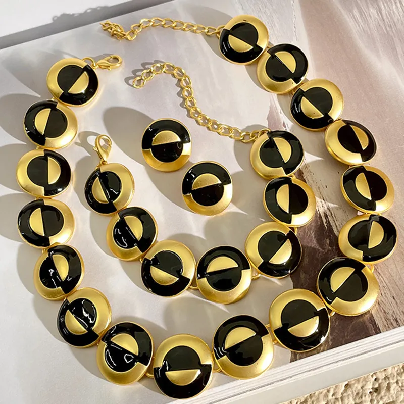 Kaimei, joyería de moda, conjunto de pendientes medievales románticos franceses esmaltados asimétricos negros, conjunto de pendientes de collar de oro negro