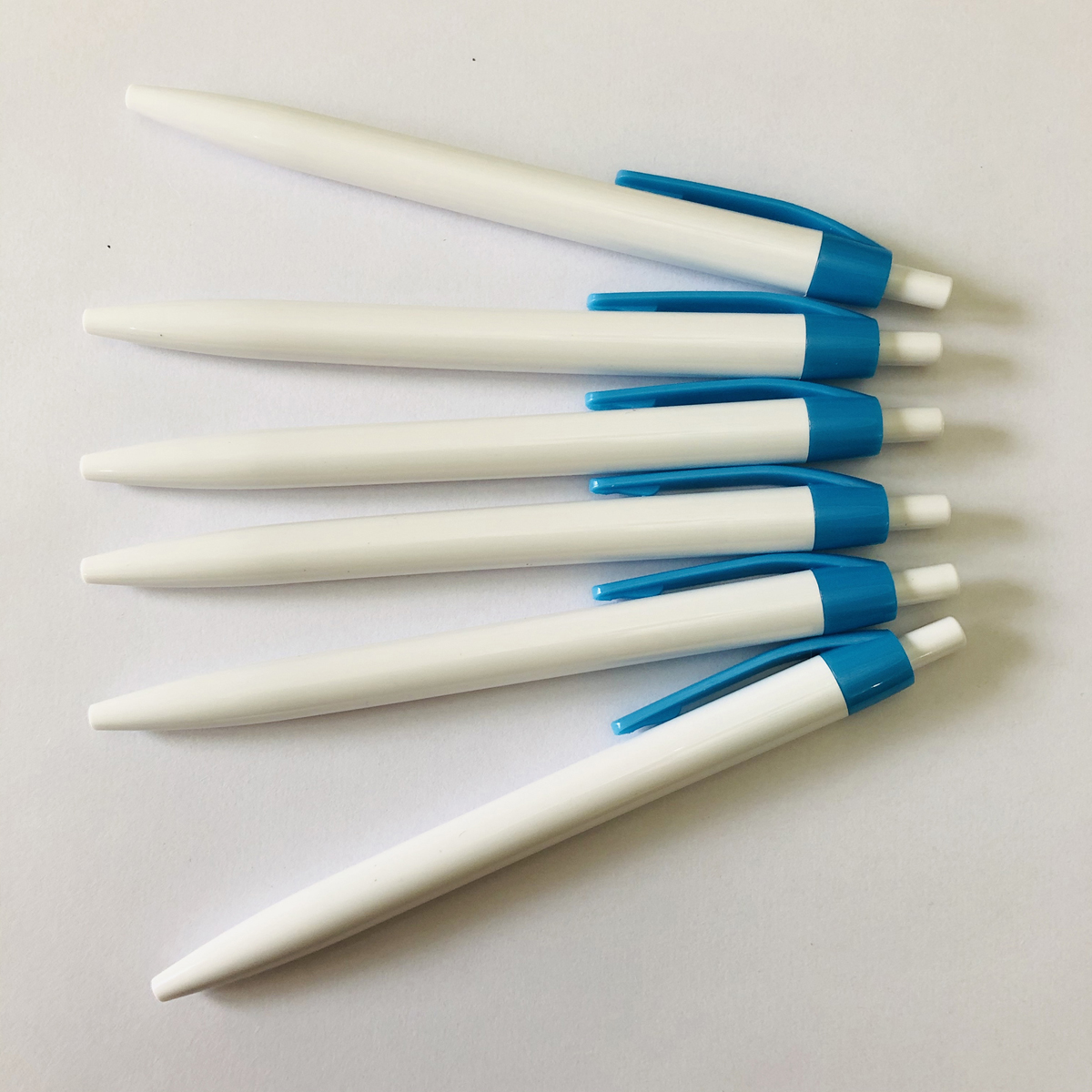 最便宜的促销经济型白桶简单塑料圆珠笔，用于带有压印个人标志的礼品广告 - Product Image 4
