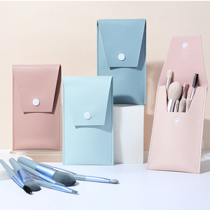 Yüksek kalite 8 adet çanta ile makyaj fırçaları 4 renk Mini özel ambalaj plastik yumuşak saplı makyaj fırçası seti özel etiket - Product Image 1