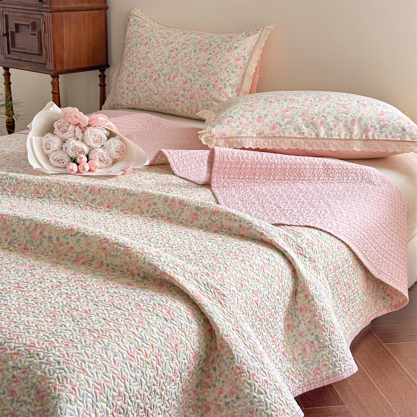 Floral haven bedspread