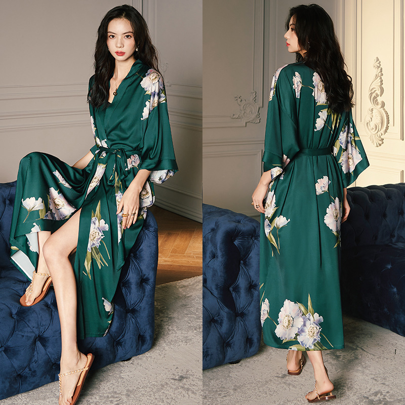 Vert foncé avec motif floral sauvage