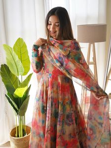 最新设计虎斑欧根纱真丝，带寄宿生Gota Patti蕾丝工作服Kurti长裤Dupatta，适合女装