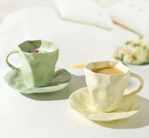 ถ้วยกาแฟผิวย่นระดับไฮเอนด์พร้อมจานรองถ้วยพอร์ซเลนแบบหนีบด้วยมือถ้วยไม่สม่ำเสมอถ้วยสำหรับคู่รักเพลิดเพลินกับชา - Product Image 1