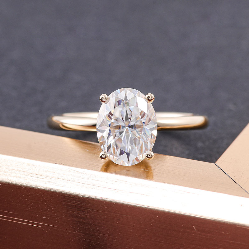 Bague en or massif 14 carats avec moissanite véritable.