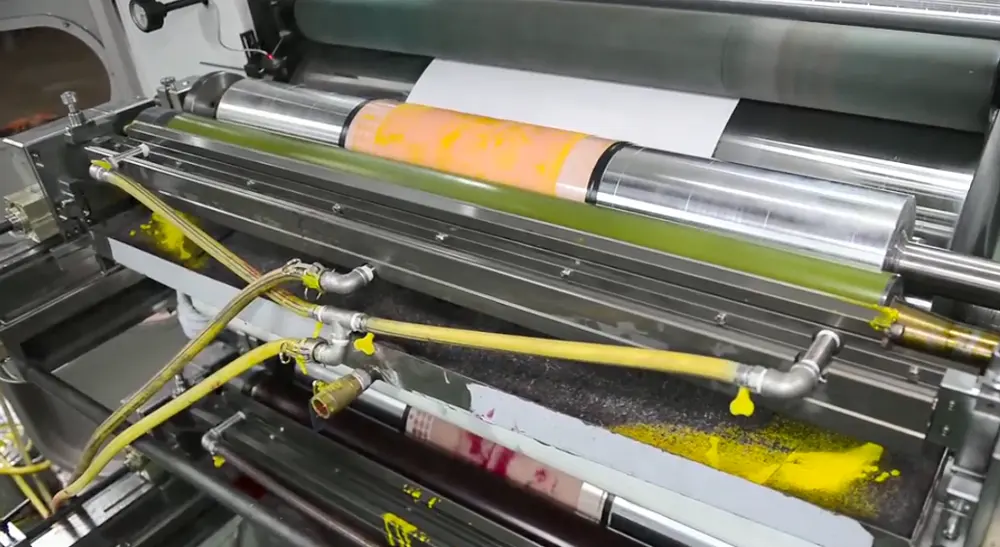 4 Farben Ci Polyethylen Pappbecher Papiertüte Wärme übertragungs film Servo Flexodruck maschine für Vlies