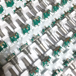 Encoder RUIST ALPS EC11E09244BS 9 pulse con interruttore 20 metà asse rotazione 360 gradi - Product Image 3