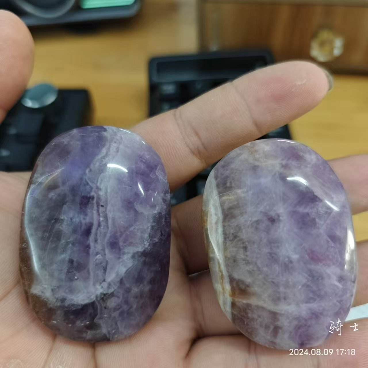 หินอเมทิสต์อาเกตทรงฝ่ามือ