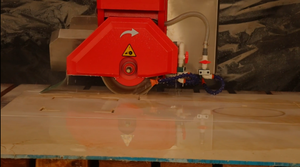 Cinco eixos granito e mármore cozinha bancada máquina de corte de pedra. <span class=keywords><strong>5</strong></span> eixos <span class=keywords><strong>CNC</strong></span> ponte laser viu máquina de corte.