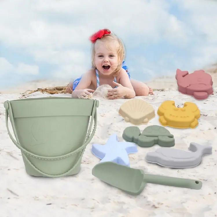 2022 Bpa Free Seaside Summer Outdoor Girl bambini Baby Kids Play Set di giocattoli da spiaggia in sabbia con secchio in Silicone