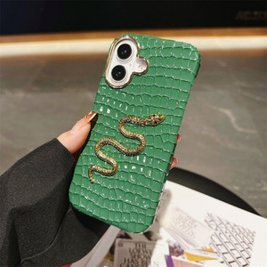 เคสลายจระเข้ไร้กรอบหรูหรามันวาวสำหรับ iPhone 16 15 14 13 12 11 Pro Max PLUS 3D กันกระแทกฝาครอบโทรศัพท์งูสีทอง - Product Image 2
