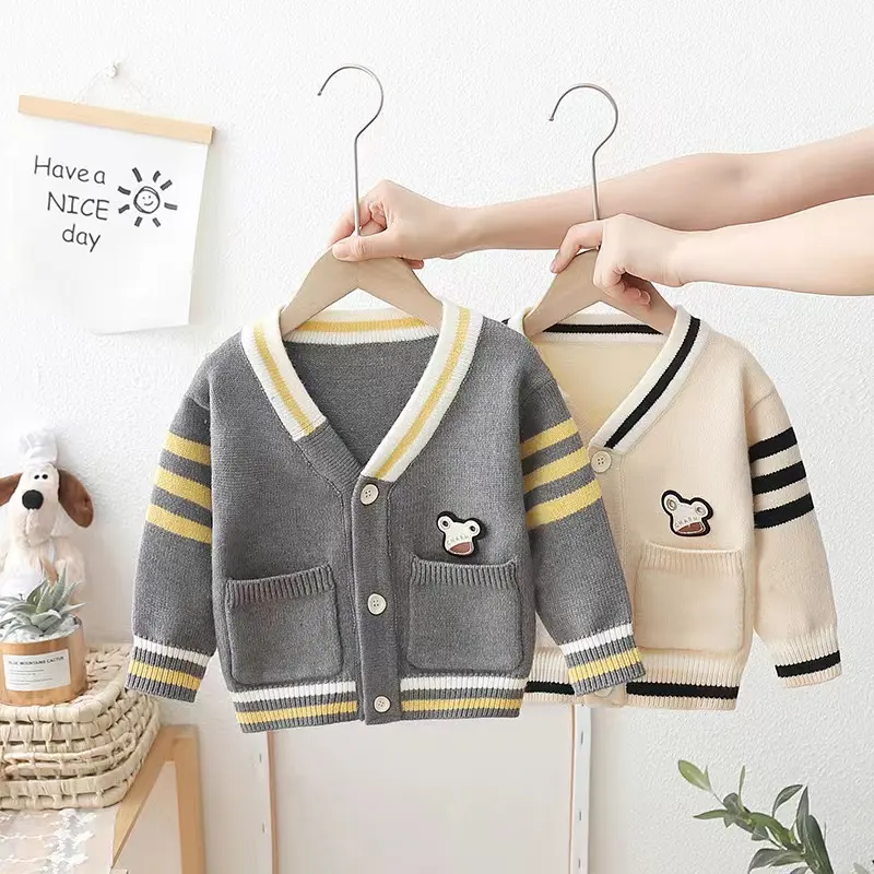 Cardigan per bambini con bottoni