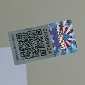 Adesivo con codice QR di sicurezza con etichetta antigraffio di autenticità stampata personalizzata numero di serie unico etichetta vuota olografica 3D originale originale