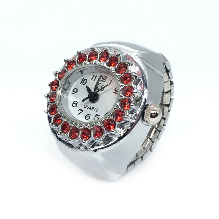 Boîtier argenté-diamant rouge