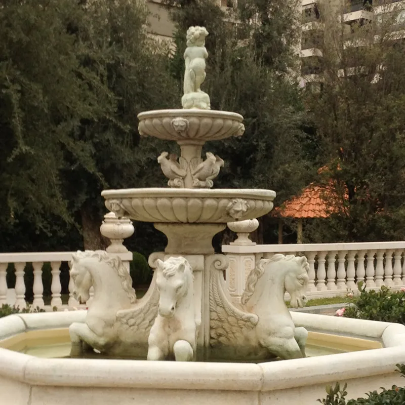 Fontaine d'eau d'été en marbre, grands verres, fournitures bon marché, décoration de jardin en plein air, rome, cheval