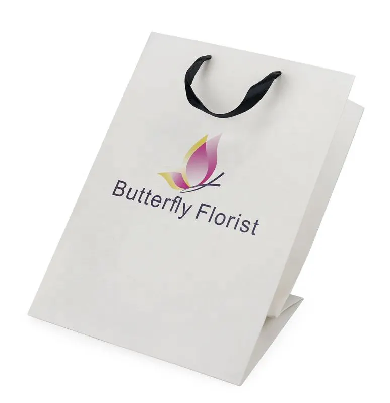 Bolsa de papel de regalo blanca mate y barata de marca de embalaje de cartón boutique de tela personalizada con su propio logotipo para pequeñas empresas