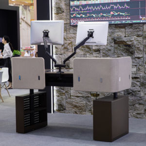 เดสก์ท็อปมัลติฟังก์ชั่นใหม่พร้อมซ็อกเก็ตชาร์จแบบไร้สายแผงโต๊ะนิวเมติกและโต๊ะผู้บริหารแบบฝาพับ - Product Image 2