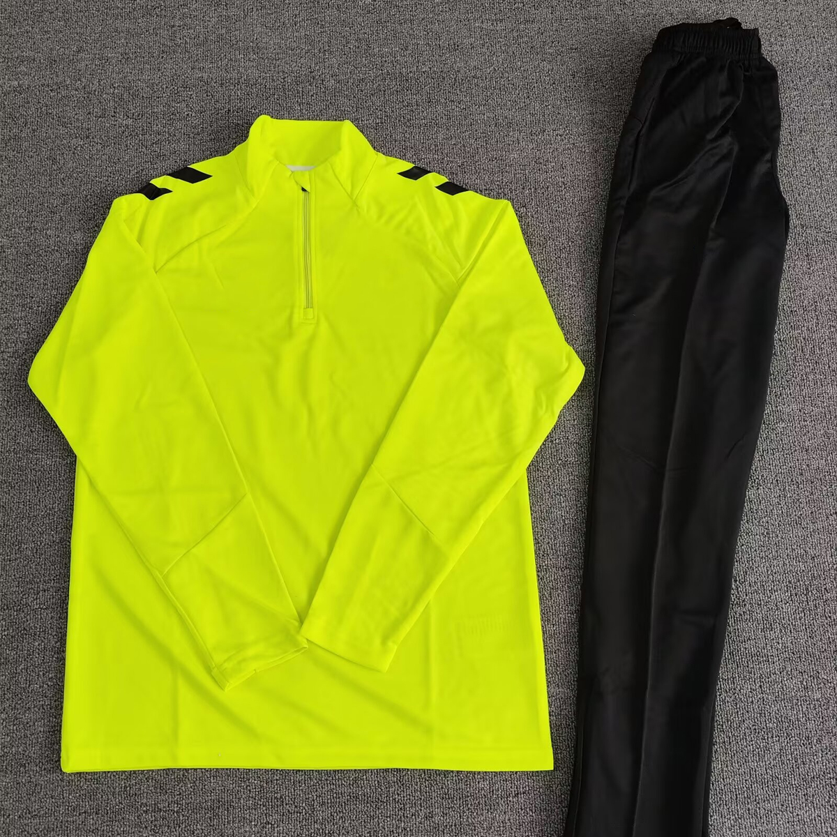 Jaune
