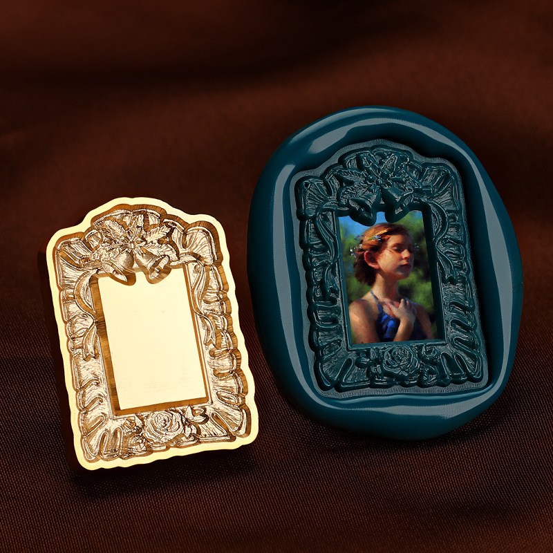 Cadre photo rétro 01 (relief irrégulier découpé en 35, 23,1 mm x 31,7 mm)
