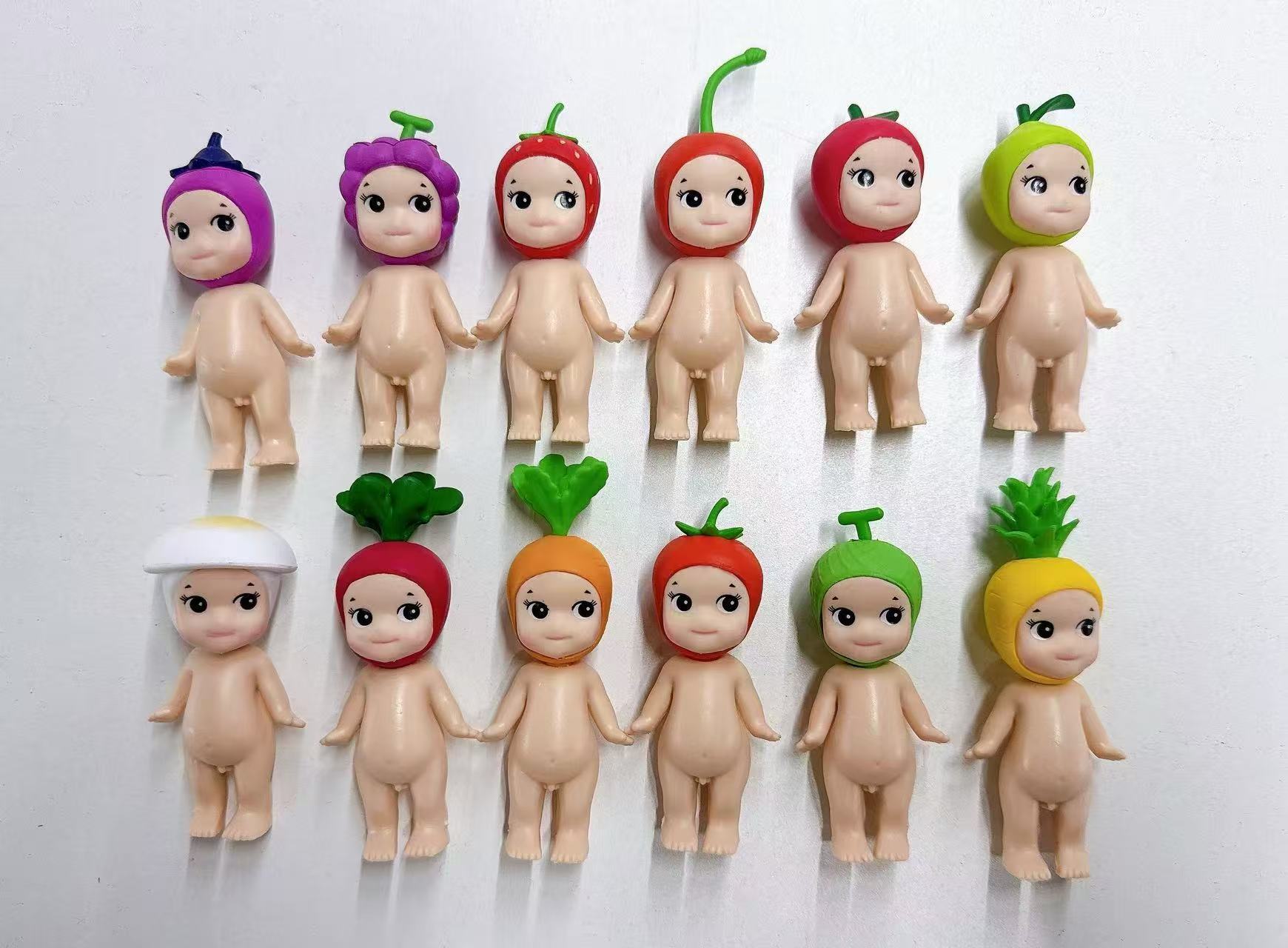 Ange debout fruits en boîte