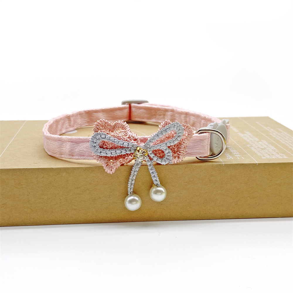 Tour de cou papillon en dentelle