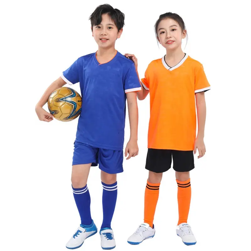 2023 özel boş futbol forması Set çocuklar için kırmızı ve beyaz süblimasyon futbol tişörtü hızlı kuru spor giyim