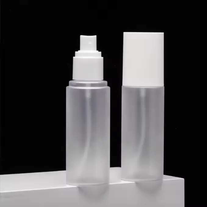 Haute qualité 100ml épaule plate ronde vide givré PET maquillage vaporisateur de brouillard en plastique
