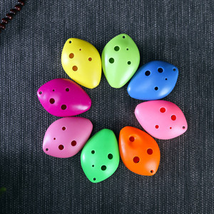 Venta caliente barato material plástico de seis agujeros agudos C melodía con cordón Ocarina - Product Image 2
