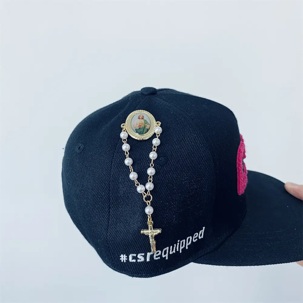 Bas quantité minimale de commande San Judas chapeau broche mexicain métal perle chaîne casquette pince Badge chapeau pince avec chaîne croix émail broche pour chapeaux
